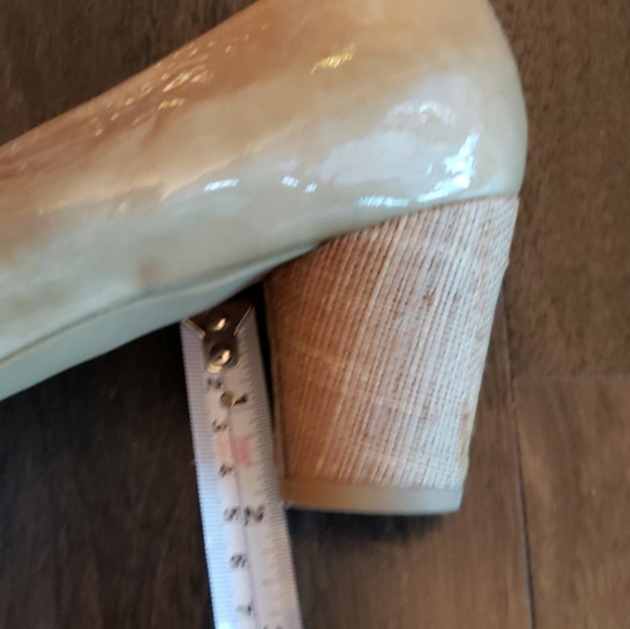 Beige shoes - Picture 7 of 8